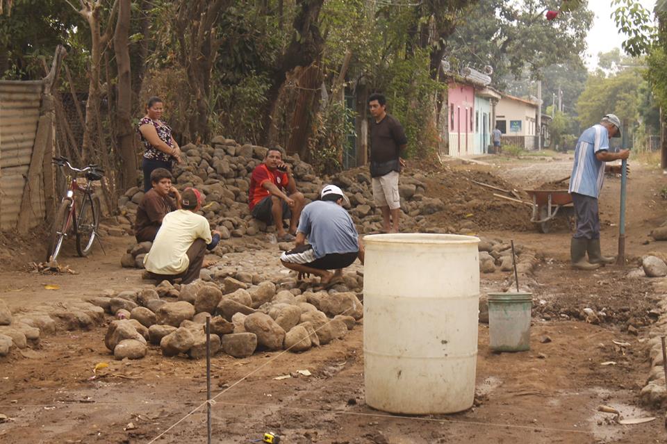 Trabajos de Mejoramiento en Calle a Colonia Las Pozas