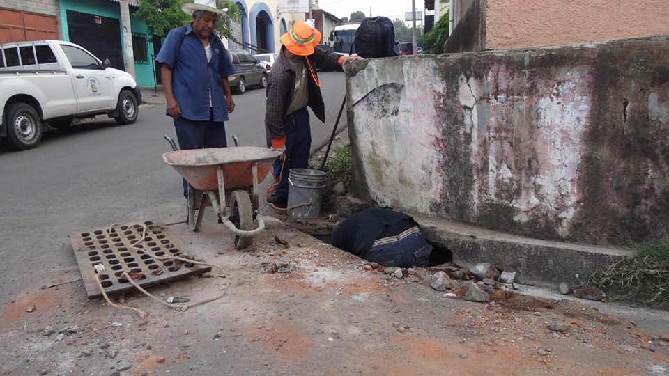 Limpieza de Tragantes Sobre la 3ra Avenida Norte.