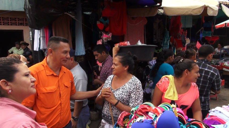 Disfrutando Con Piedra y las Madres en las Calles de Usulután