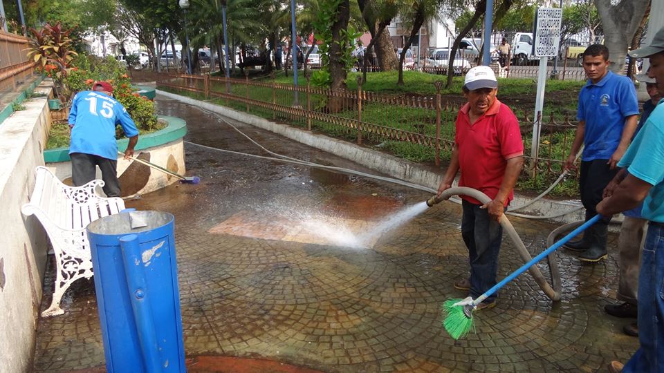 Lavado de Piso del Parque Raúl Francisco Munguía