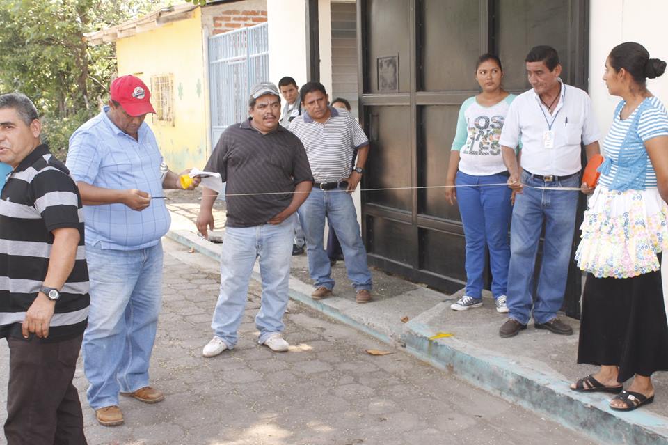 Entrega de Puestos a los Comerciantes en Puerto Parada