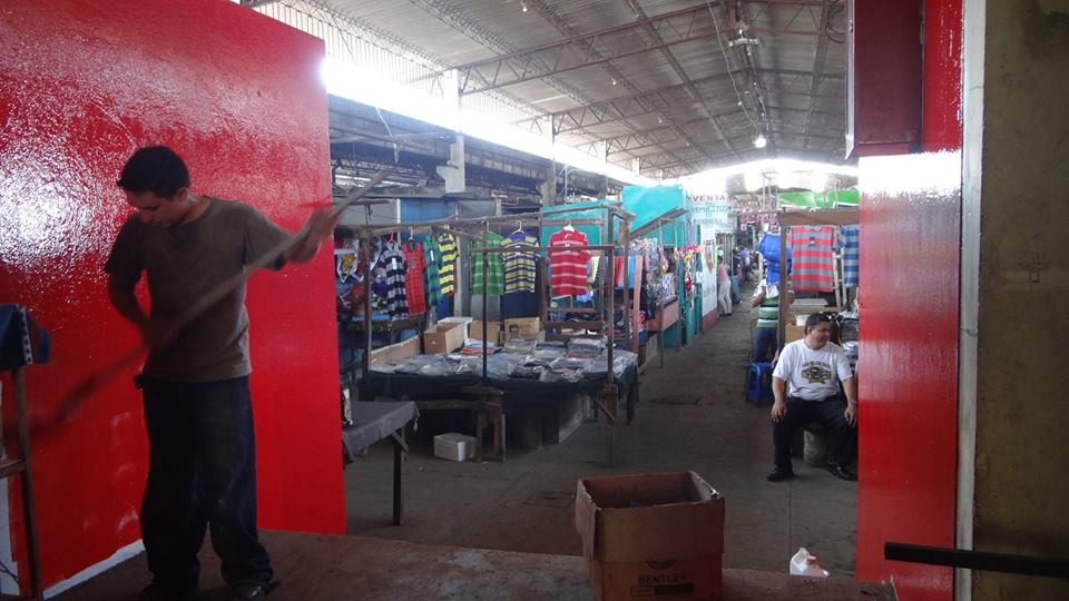 Pintura En Portones Del Mercado Regional