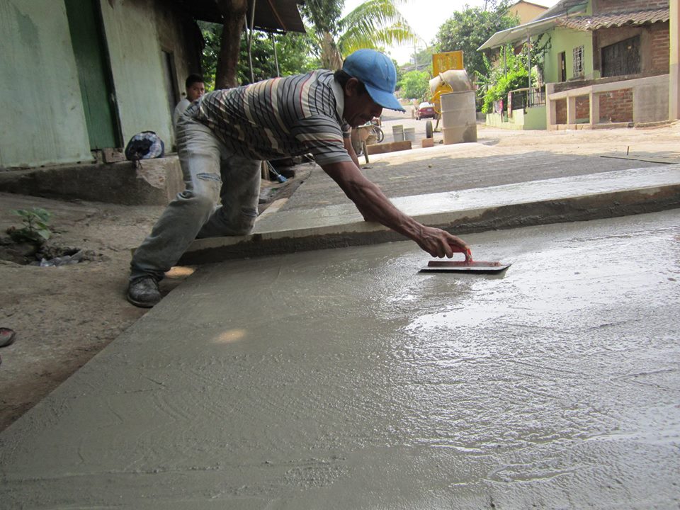 Reparación de 20 metros de pavimentado en Final 6ª Calle. Pte