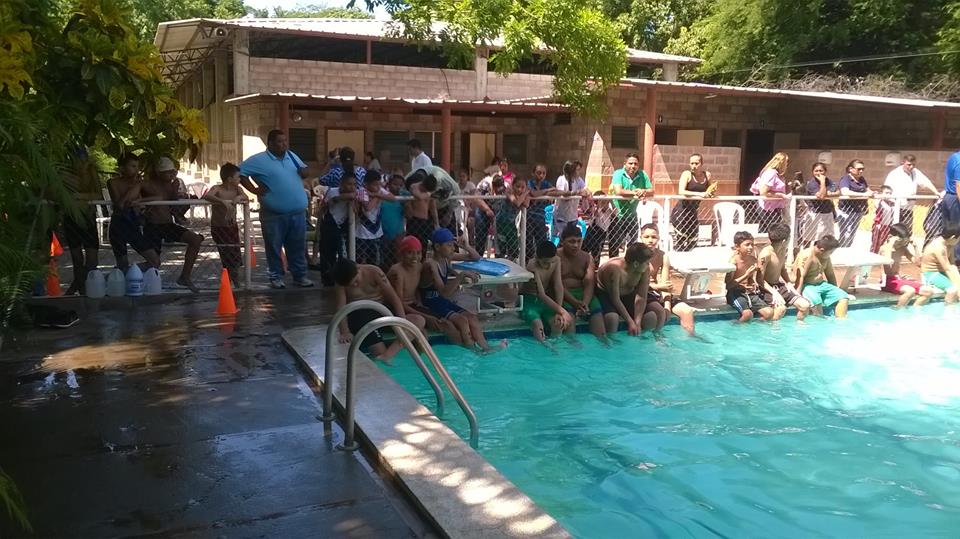 Competencia de Acuatlon en Complejo acuático de Liceo San Miguel