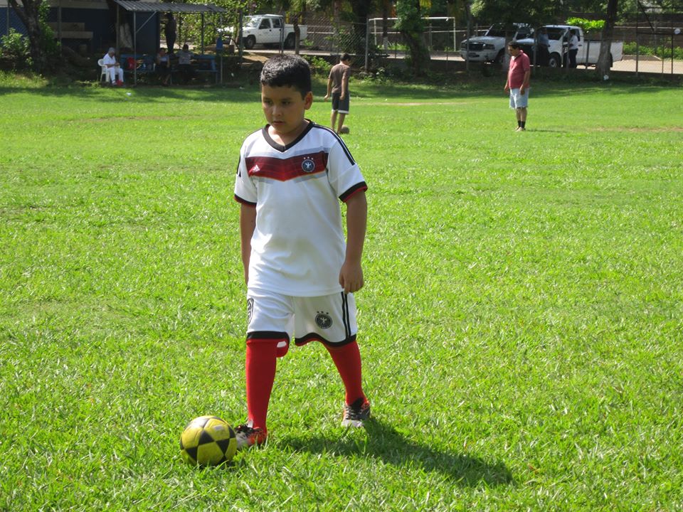 Entrenos de la Escuela Municipal de Futbol en INDES