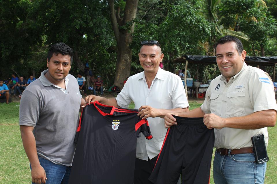 Entrega de Uniforme al C.D. Atlético Bilbao de Puerto Parada