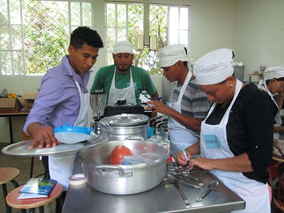Inician Curso de Cocina Internacional en Centro de Gobierno M.
