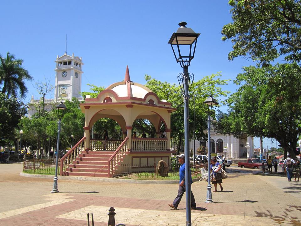 Reparación de Luminarias en Parque Raul F. Munguia