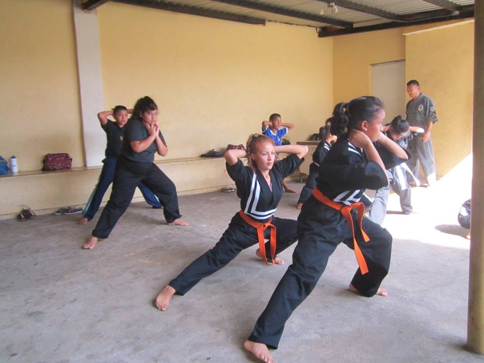 Continúan Clases de Lima Lama en el Gimnasio Municipal