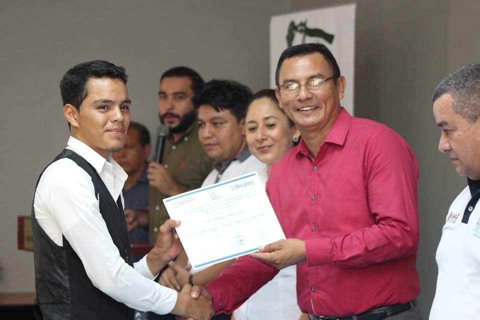 Entrega de Diplomas y Acreditaciones Internacionales