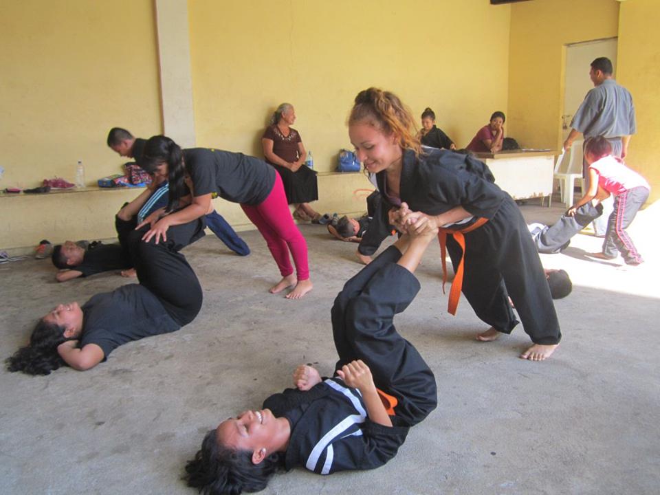 Continúan Clases de Lima Lama en el Gimnasio Municipal