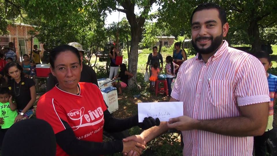 Apoyando la Practica del Softbol en los Jóvenes Usulutecos