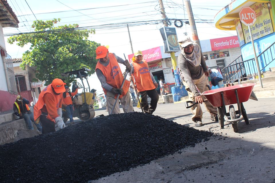 Trabajos de Reparacion de Baches en la 3a Av. Norte