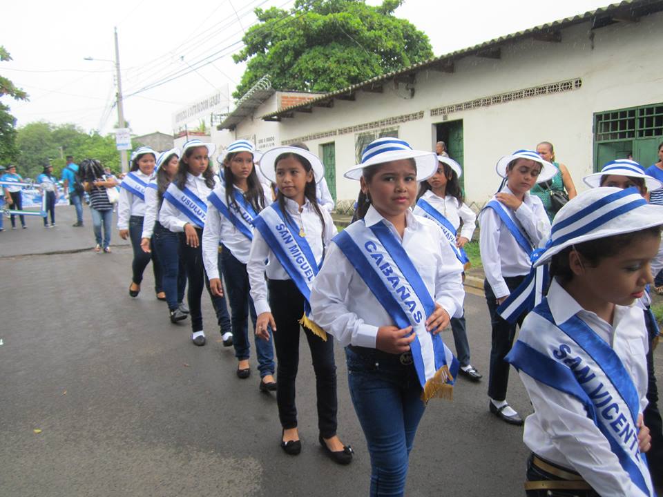 Desfile Recorrió Diferentes Calles de Usulután