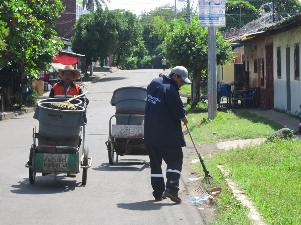 Trabajos de Limpieza Después del Desfile