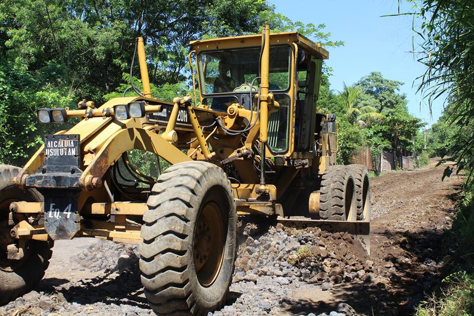 Reparación de Caminos Vecinales en Comunidad La Presa