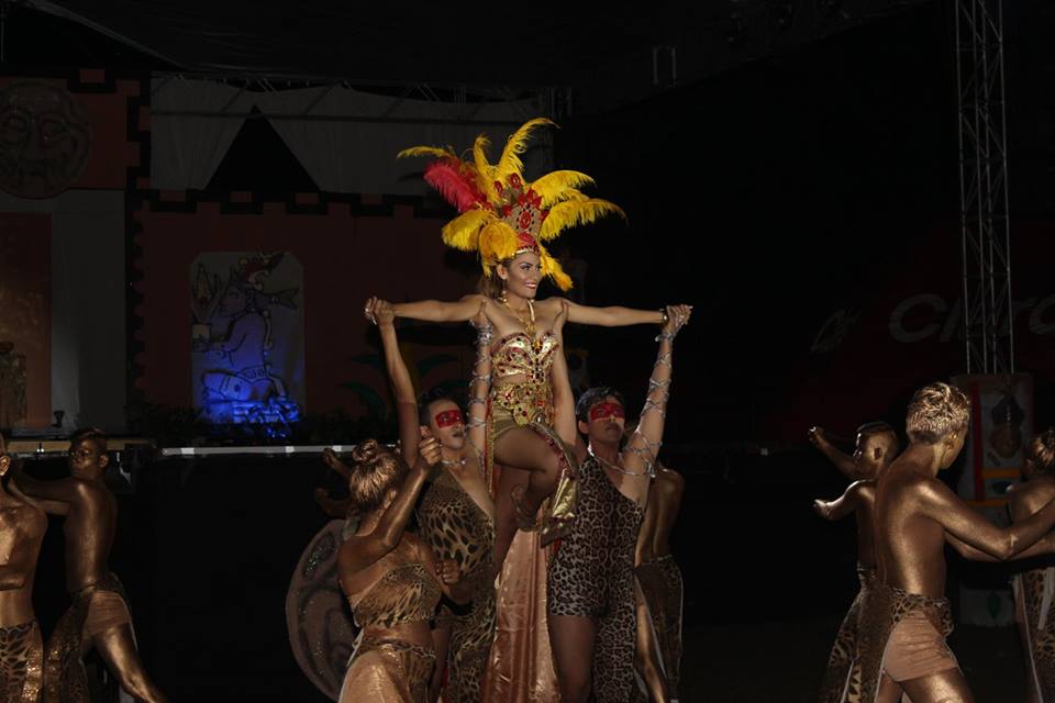 Desfile de Candidatas en Traje de Fantasía Elección Reina 2016