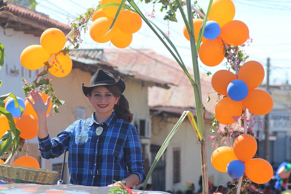 Un Desfile lleno de alegría y colorido