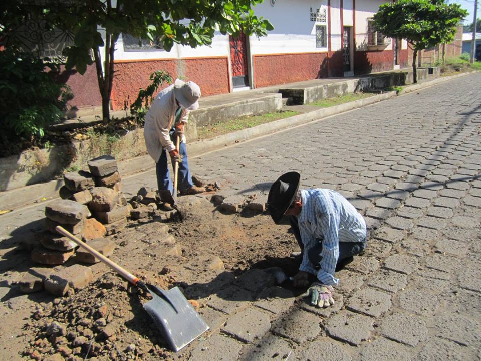 Trabajos de Re Adoquinado e 11 Calle Oriente y 2ª Av. Sur