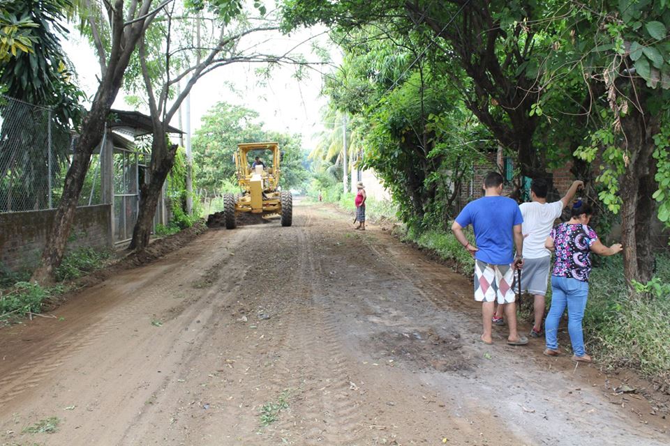 Reparación de Calle Principal y Pasajes en Col. Sta. Cristina