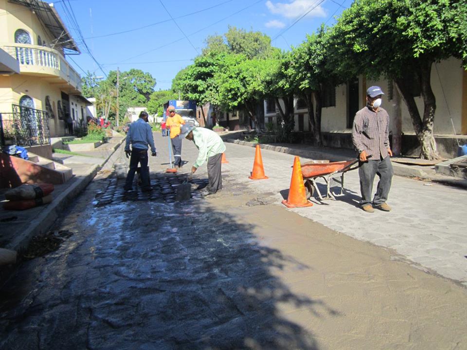 Reparación de Adoquinado en 13 Calle Ote.