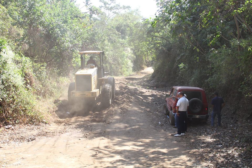 Trabajos de Nivelación y Ampliación de Calle Sobre Quebrada