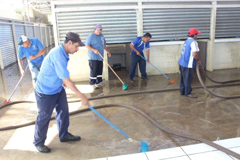 Trabajos de Lavado en Mercado Municipal Nº 5