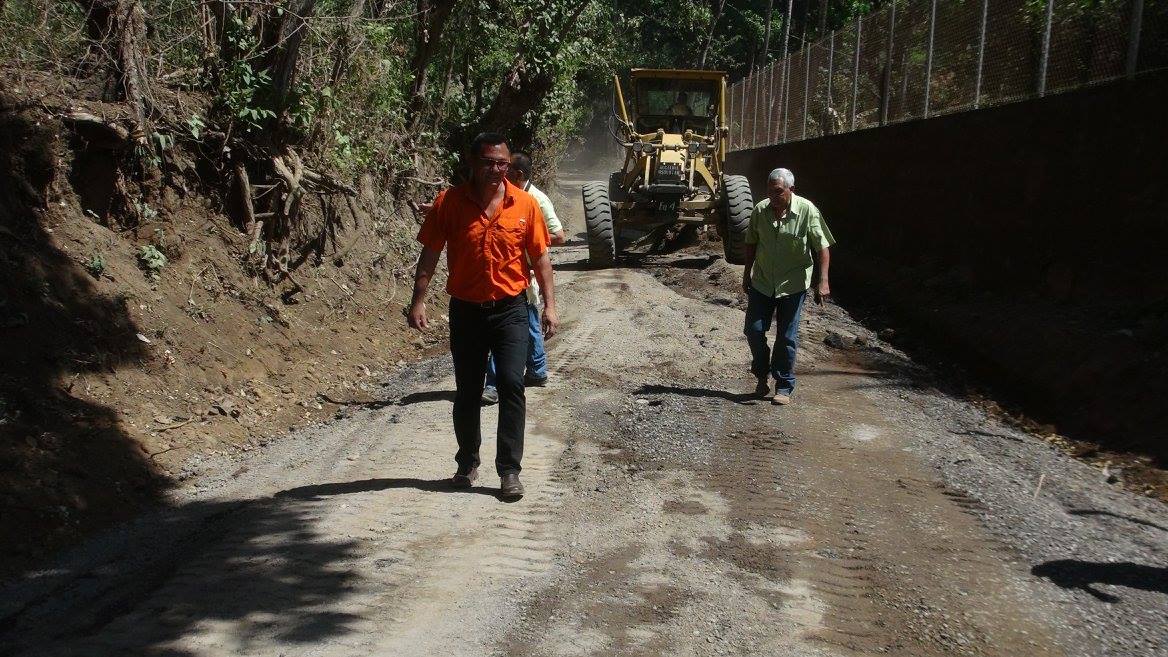 Alcalde Supervisó Reparación de Calles en Cantón Ojo de Agua