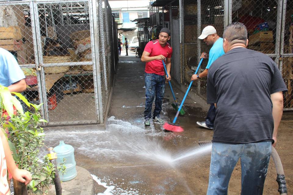 Lavado de Piso en Mercado Municipal de Frutas y Verduras