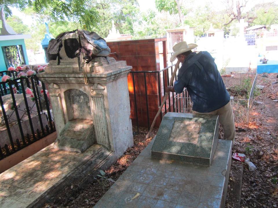 Poda y Limpieza de Maleza en Cementerio Norte