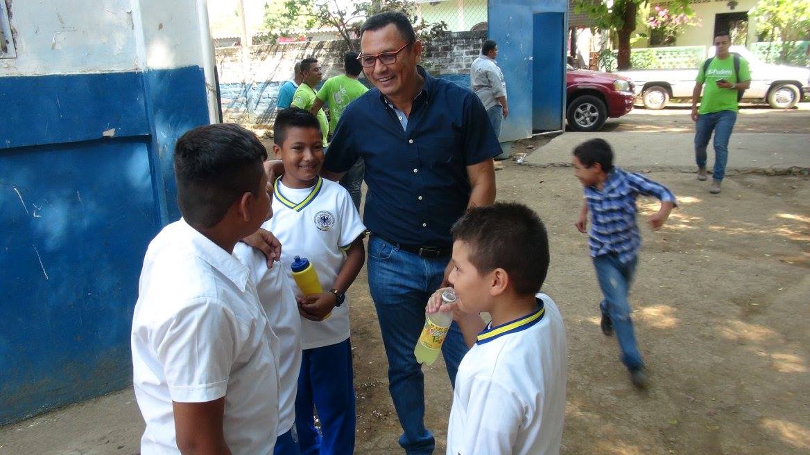 Piedra Apoyando Campaña Visual en Centros Escolares.