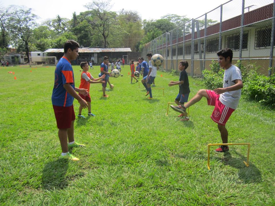 Entrenos con Jóvenes la Escuelas Municipal de Fútbol