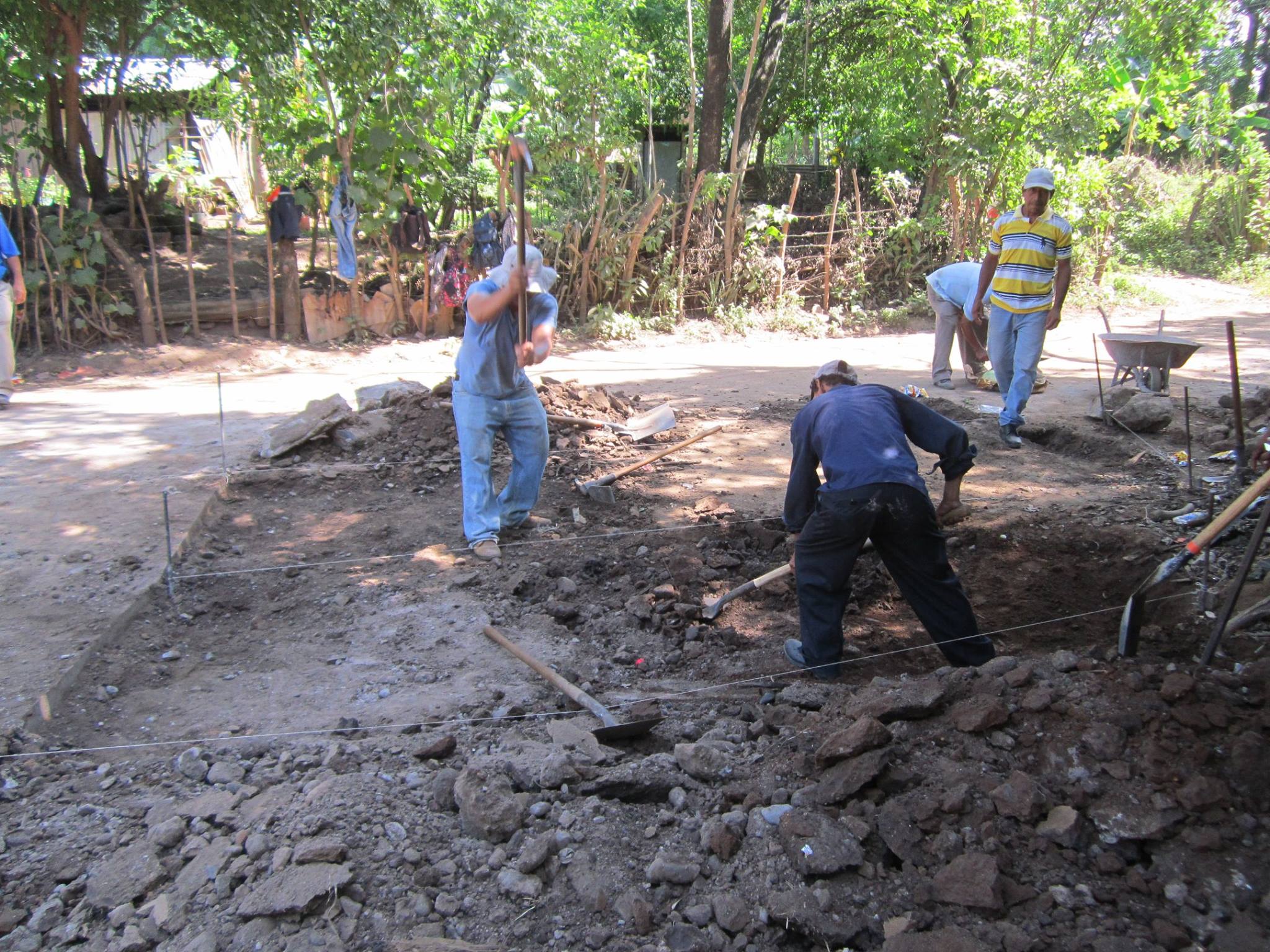 trabajos de construcción de un badén en su 2ª fase a la entrada principal a Colonia Sergio Torres de Cantón el Talpetate,