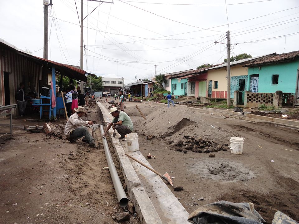 Adoquinado completo y cordón cuneta en 14ª Avenida Norte, Col. Soriano. Barrió la Parroquia