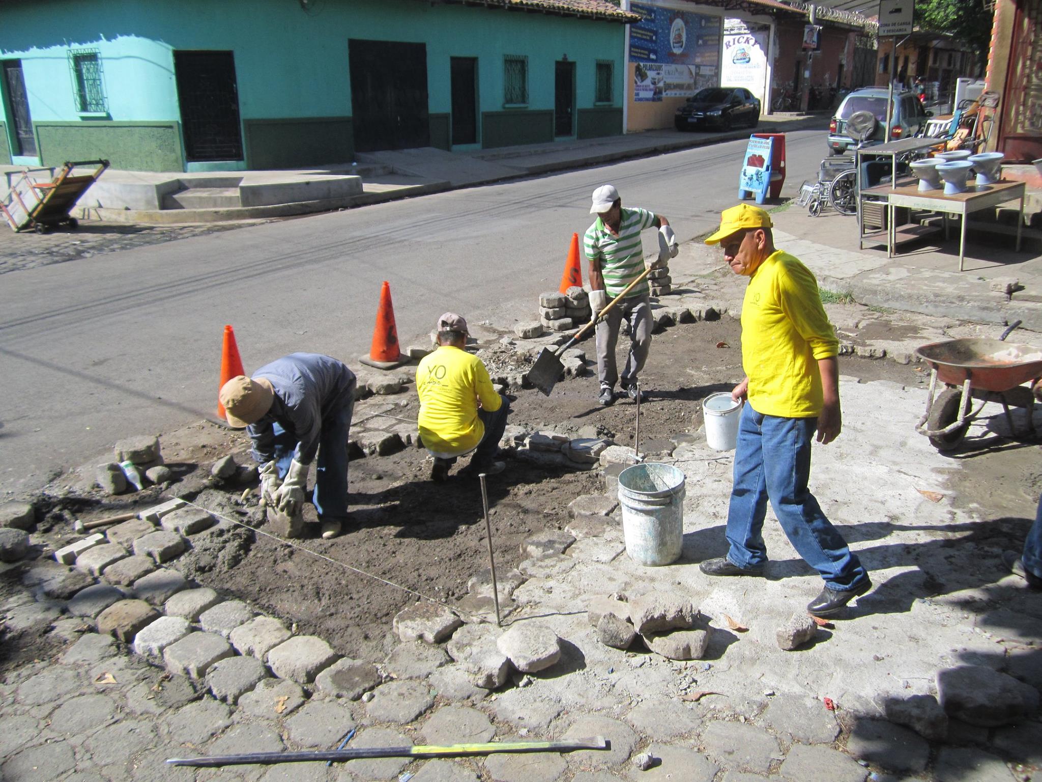 Continúan Trabajos de Re adoquinado en 12ª Avenida Norte