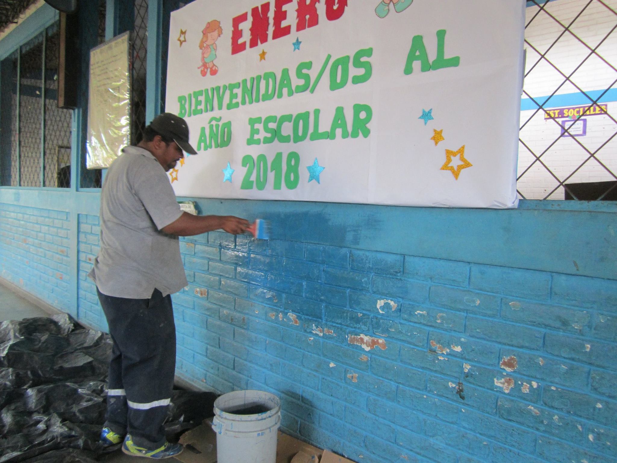 Trabajos de Pintura el Centro Escolar Manuela Edelmira Córdova