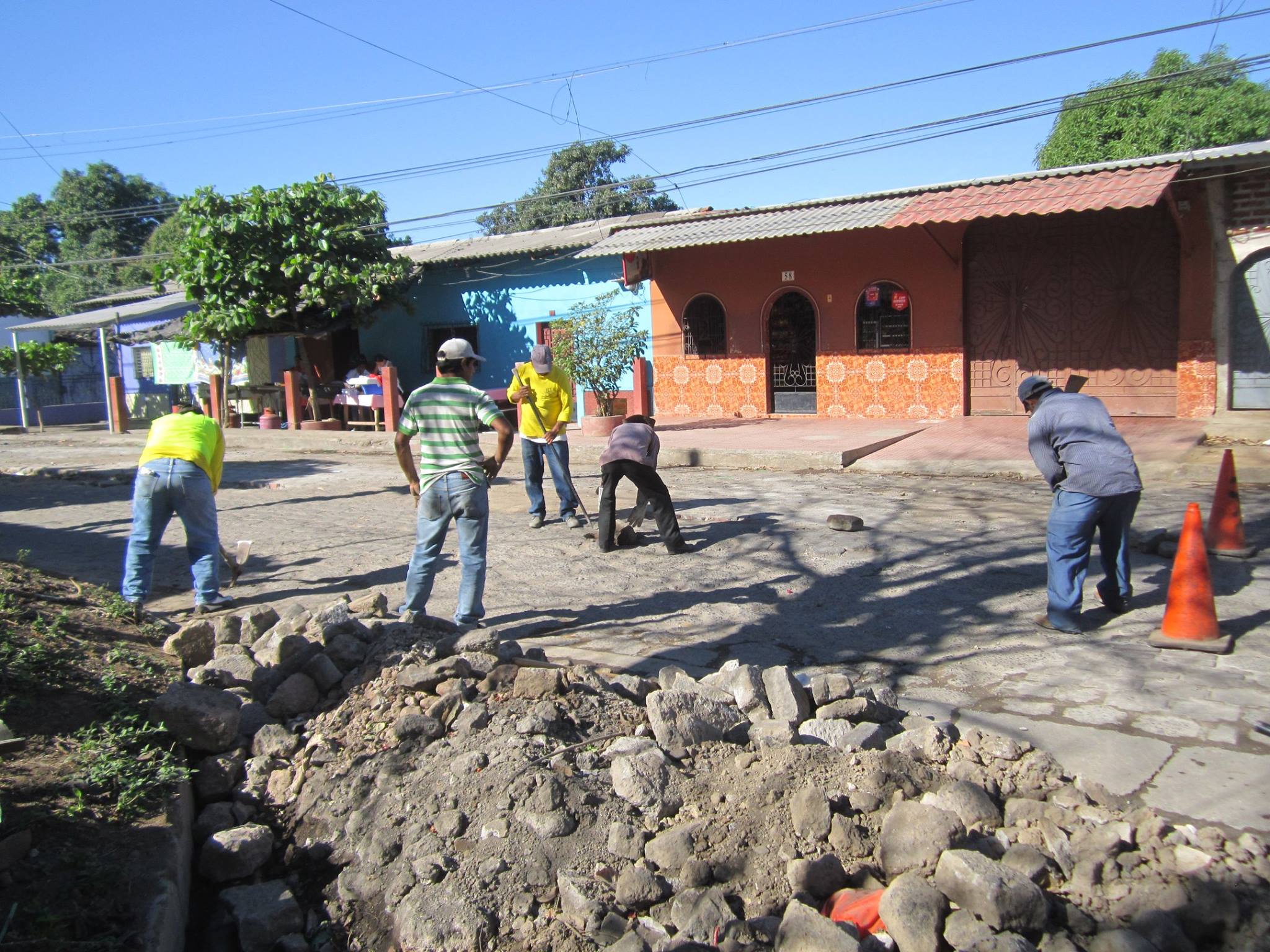 Continúan Con El Re adoquinado en Final Avenida Gregorio Melara