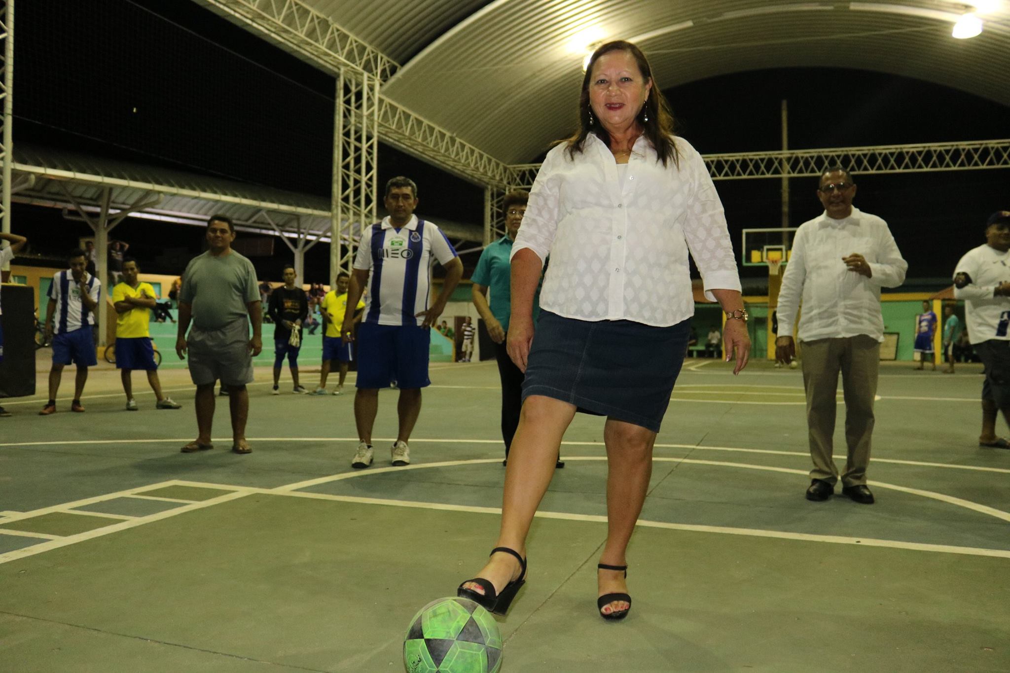 inicio al torneo de futbol macho, denominado por la Asociación Municipal de Futbol Sala “ Doña Noemy de Lovo”