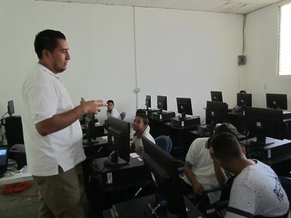 Personal especializado en el área computación de esta municipalidad, impartieron clases de informática básica